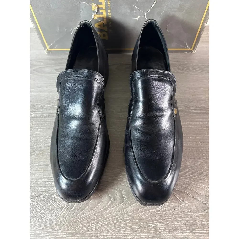 Bally of Switzerland ships loafers