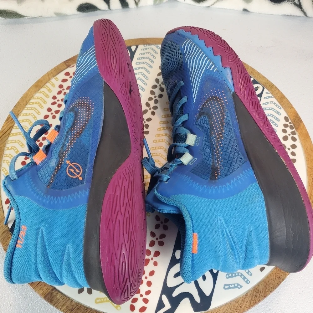 Boys Nike‎ Kyrie Irving basketball shoes Size 6Y