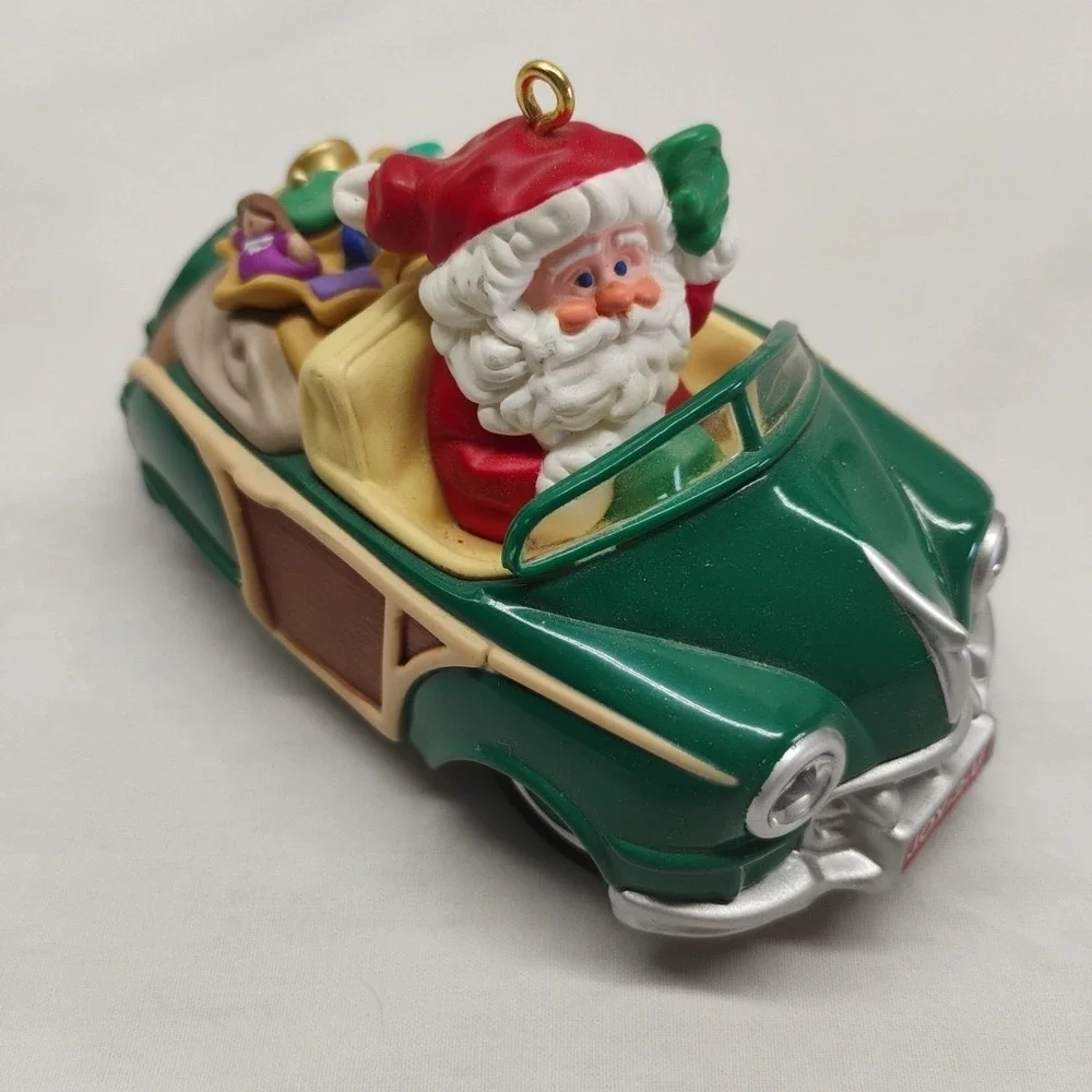 Hallmark Ornament 2005 Here Comes Santa Christmas‎ Debut Green Woody Car