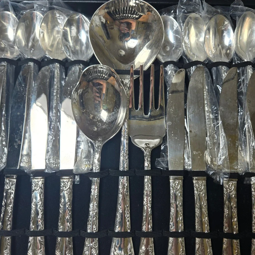 Wm. Rogers & Son settings case next