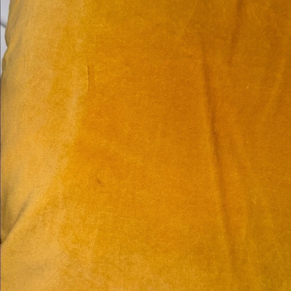 N/A soft yellow
