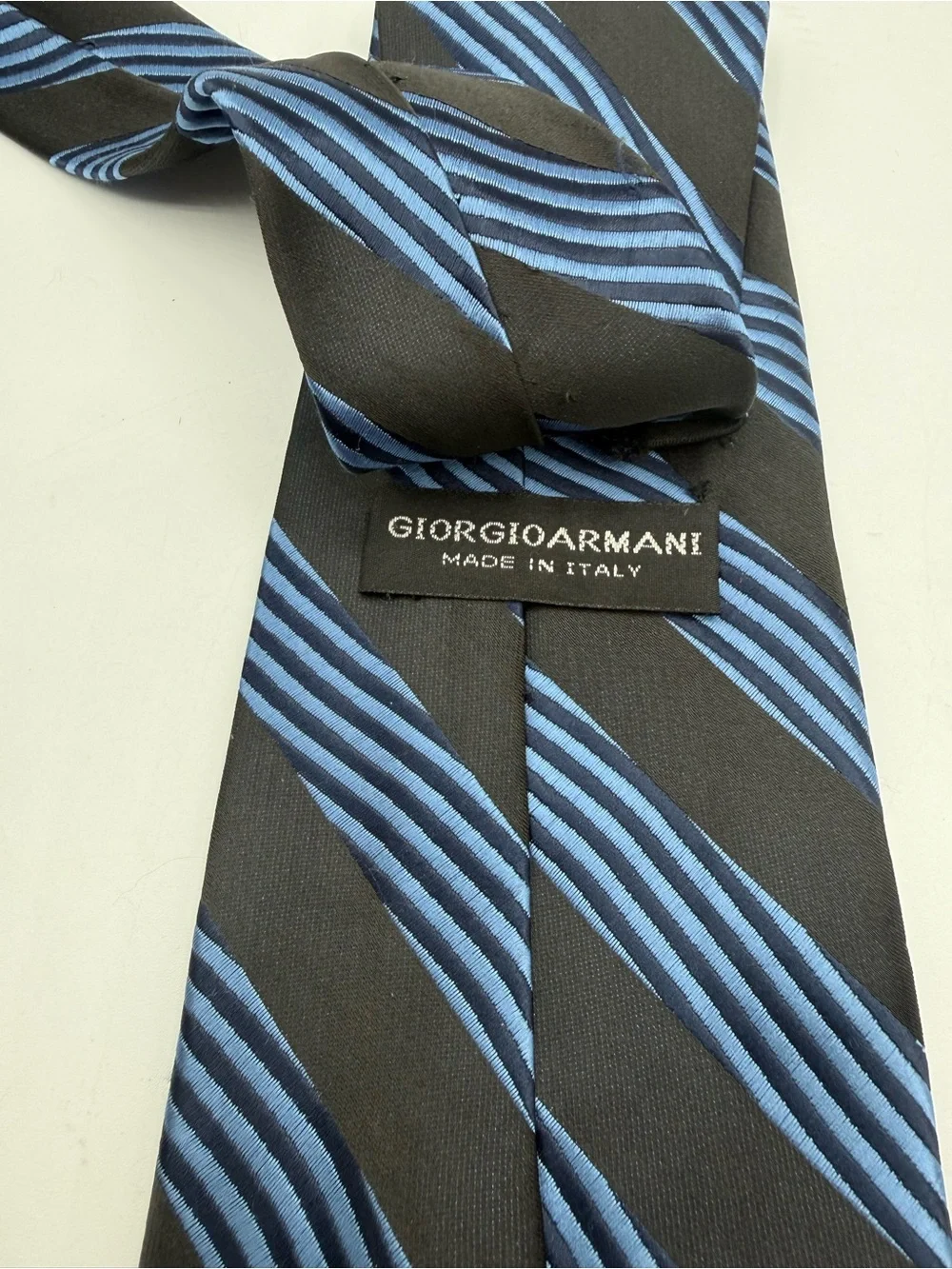 Giorgio Armani 100% Silk Diagonal Wavy Striped Men’s Neck Tie