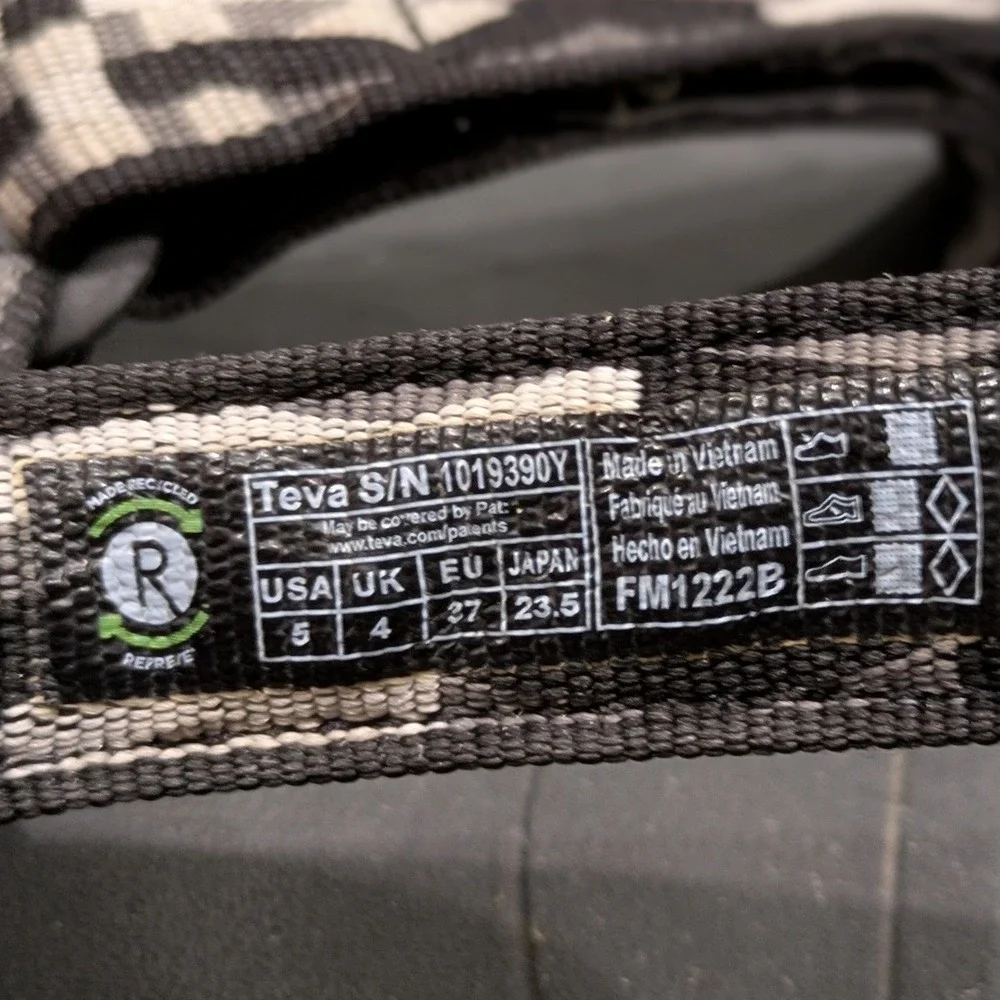 Teva Hurricane XLT2 Sandal Kids 5 Black Grey Geometric 1019390Y Outdoor Hiking