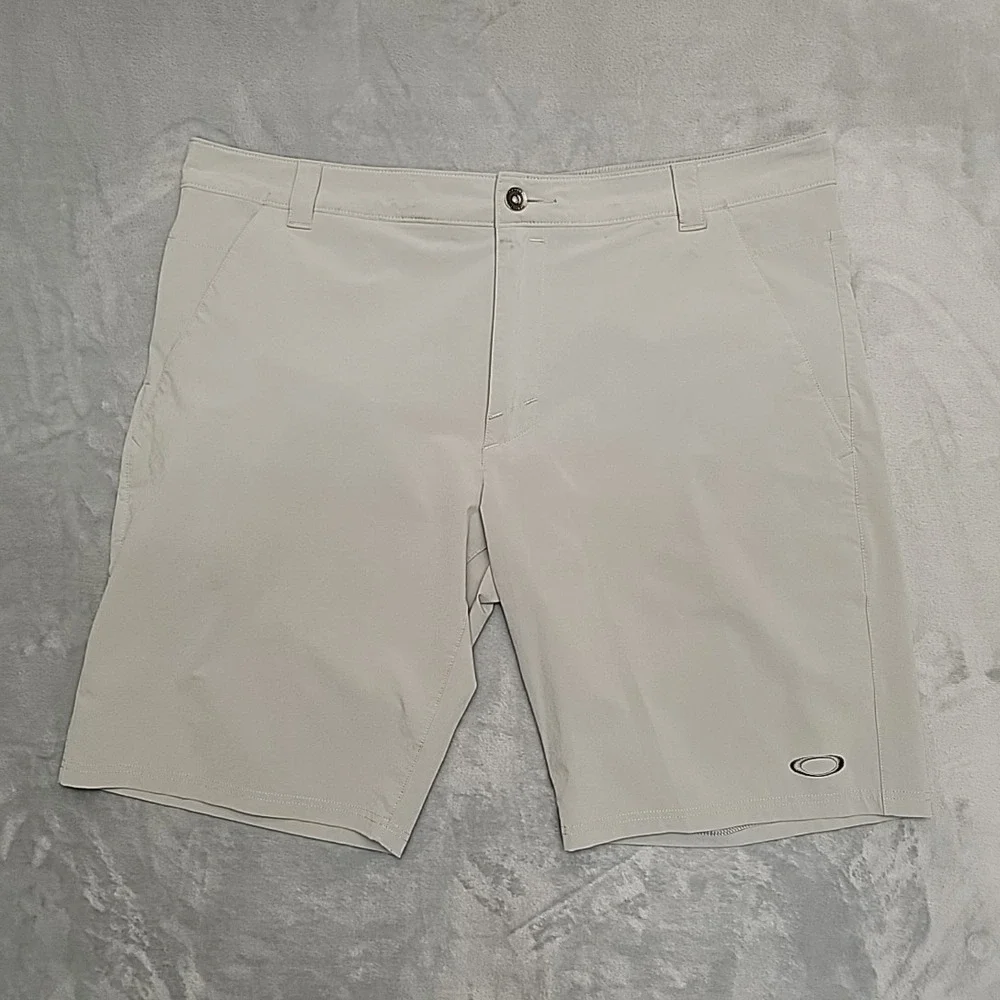 Oakley Shorts Mens 40 Beige Flat Front Performance Golf Hybrid Stretch Outdoors