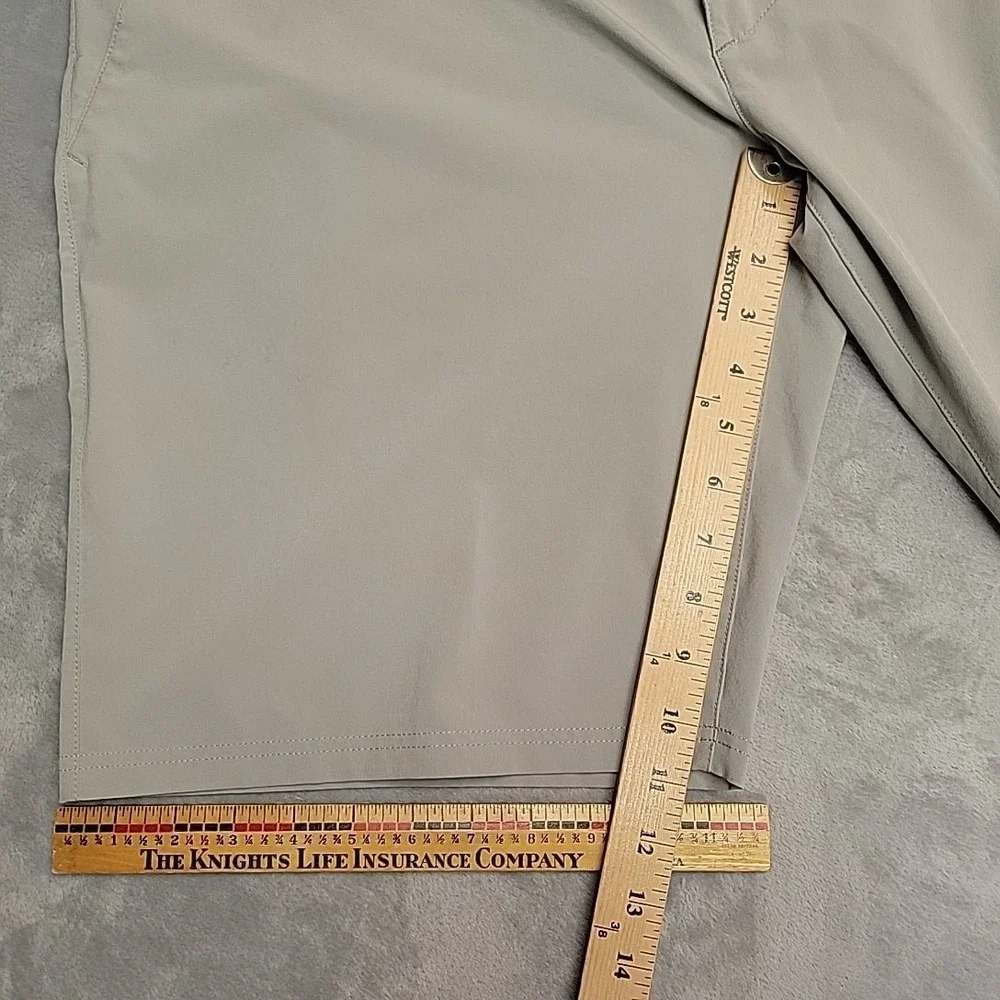 Oakley Shorts Mens 40 Beige Flat Front Performance Golf Hybrid Stretch Outdoors