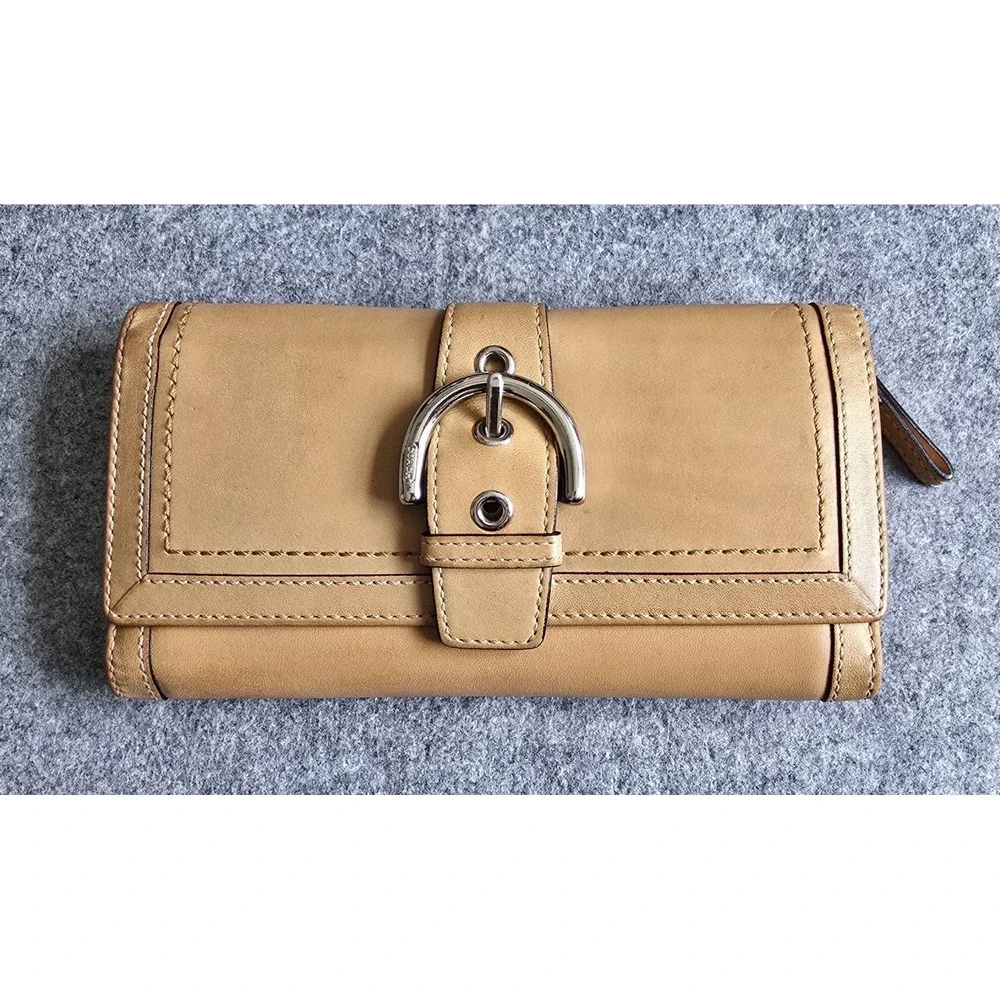 Vintage Coach Y2K Soho tan leather trifold wallet silver-tone buckle GUC