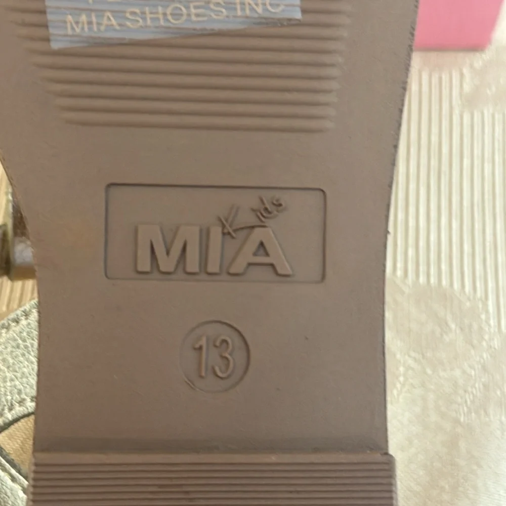 MIA nib kids