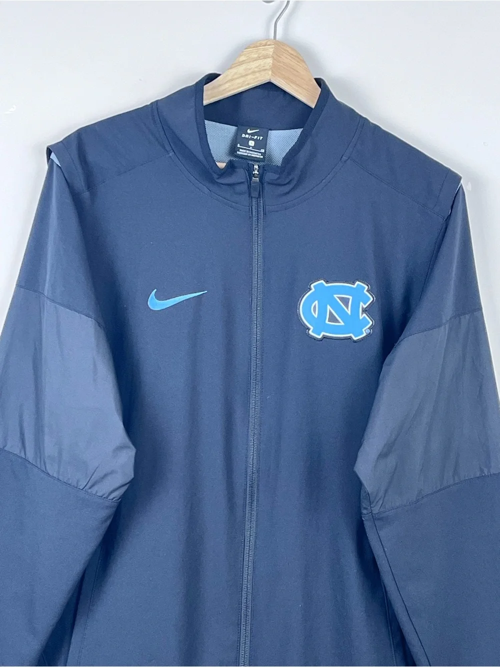 Nike Men's Dri-Fit Full Zip Vented North Carolina Tarheels Jacket Size S; NCAA