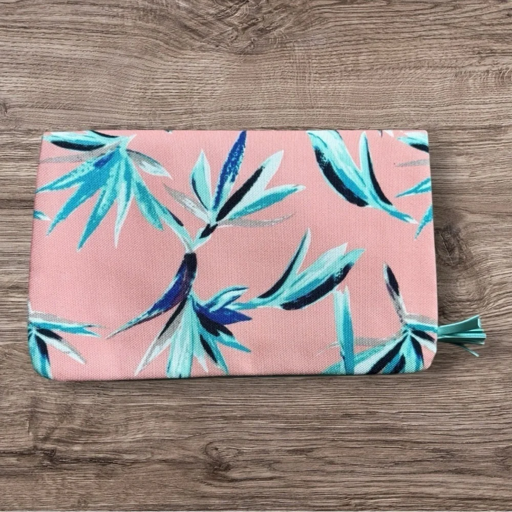 Rachel Pally design features
