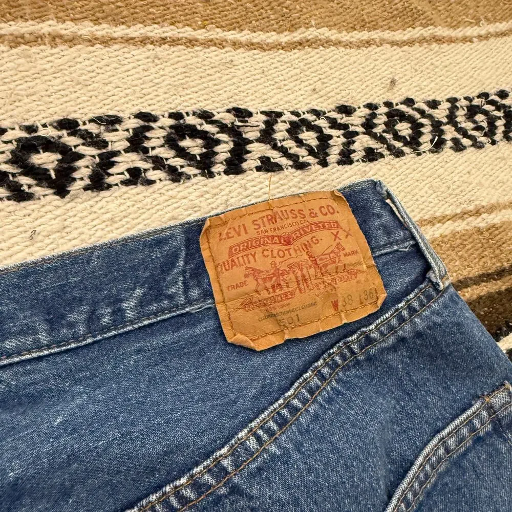 Levis photos 501 questions