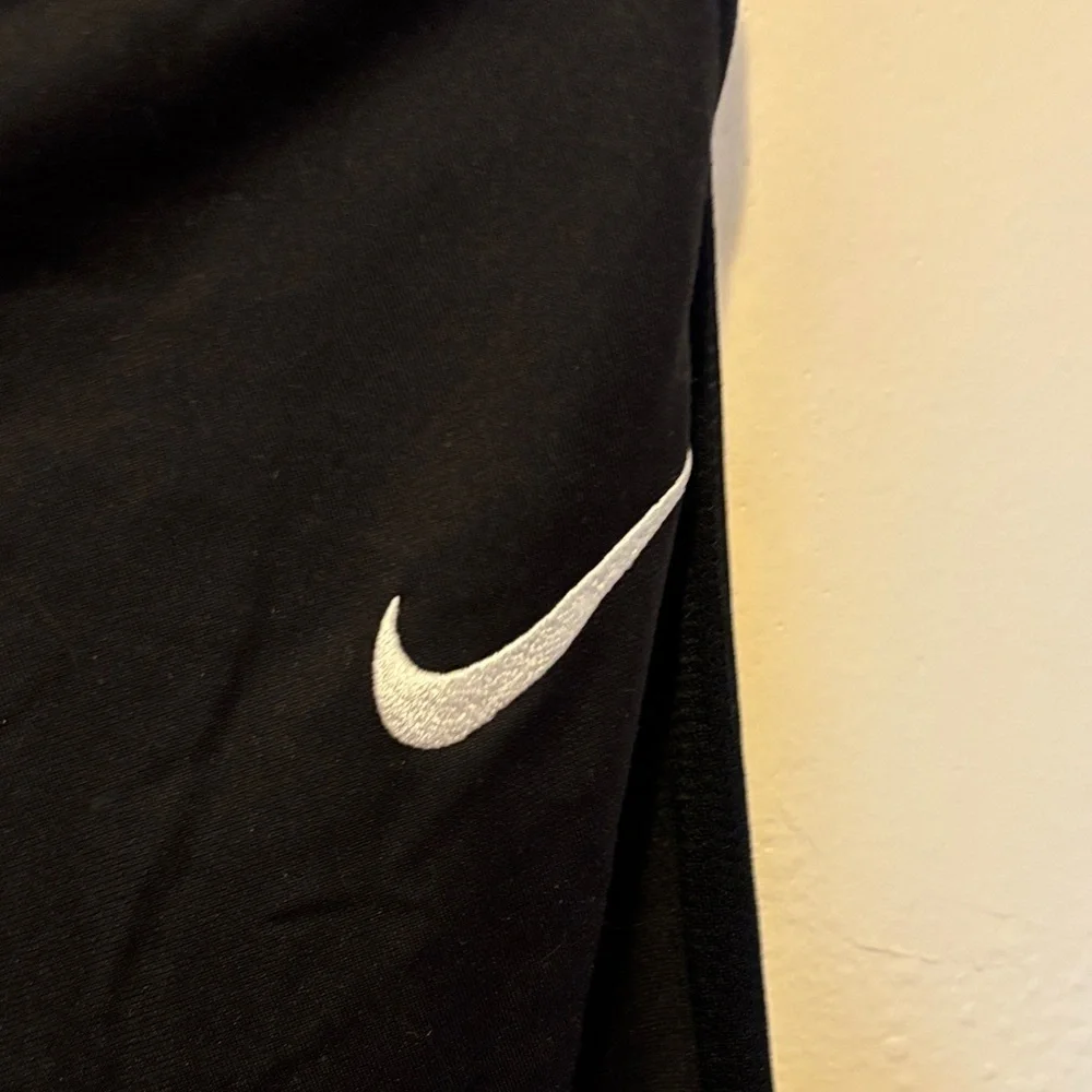 Nike sleek black