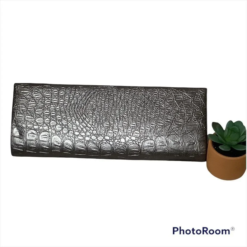 Bijoux Terner Grey gray metallic evening clutch with snap closures very clean