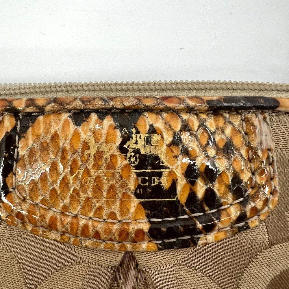 Coach vintage wristlet