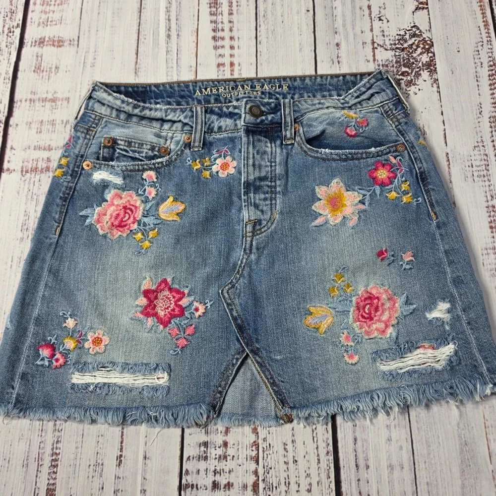 American Eagle Denim Mini‎ Skirt Womens 2 Blue Excellent Floral Embroidered Boho