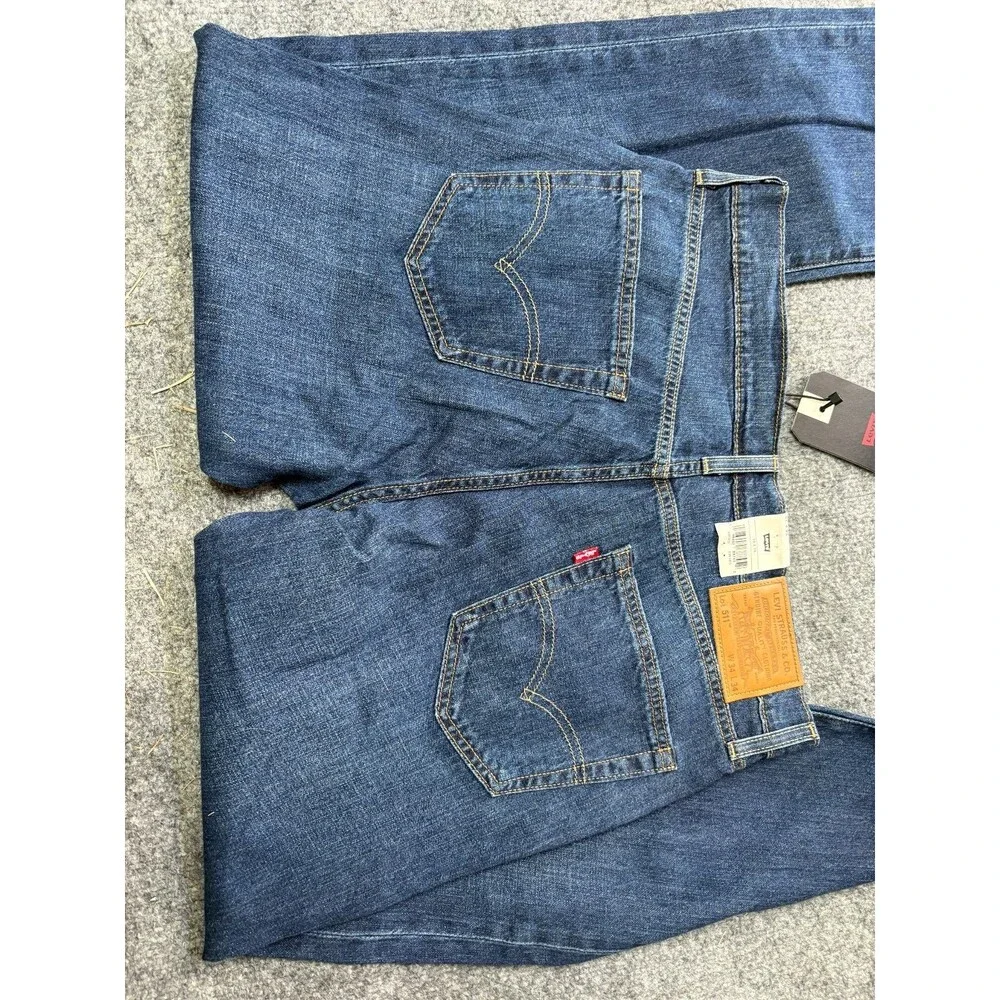 Levis slim size