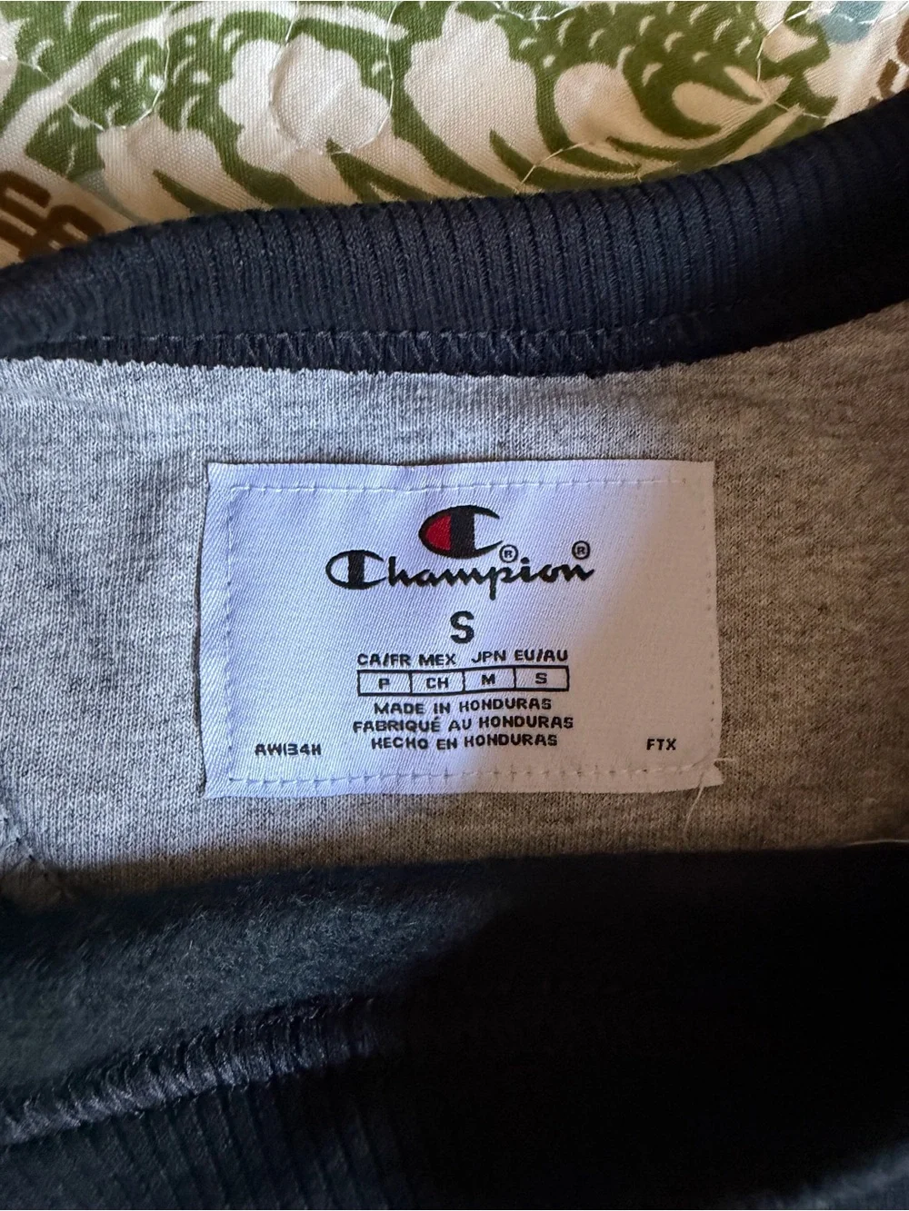 NWT Champion Black Crewneck Sweatshirt Fleece Small Logo S