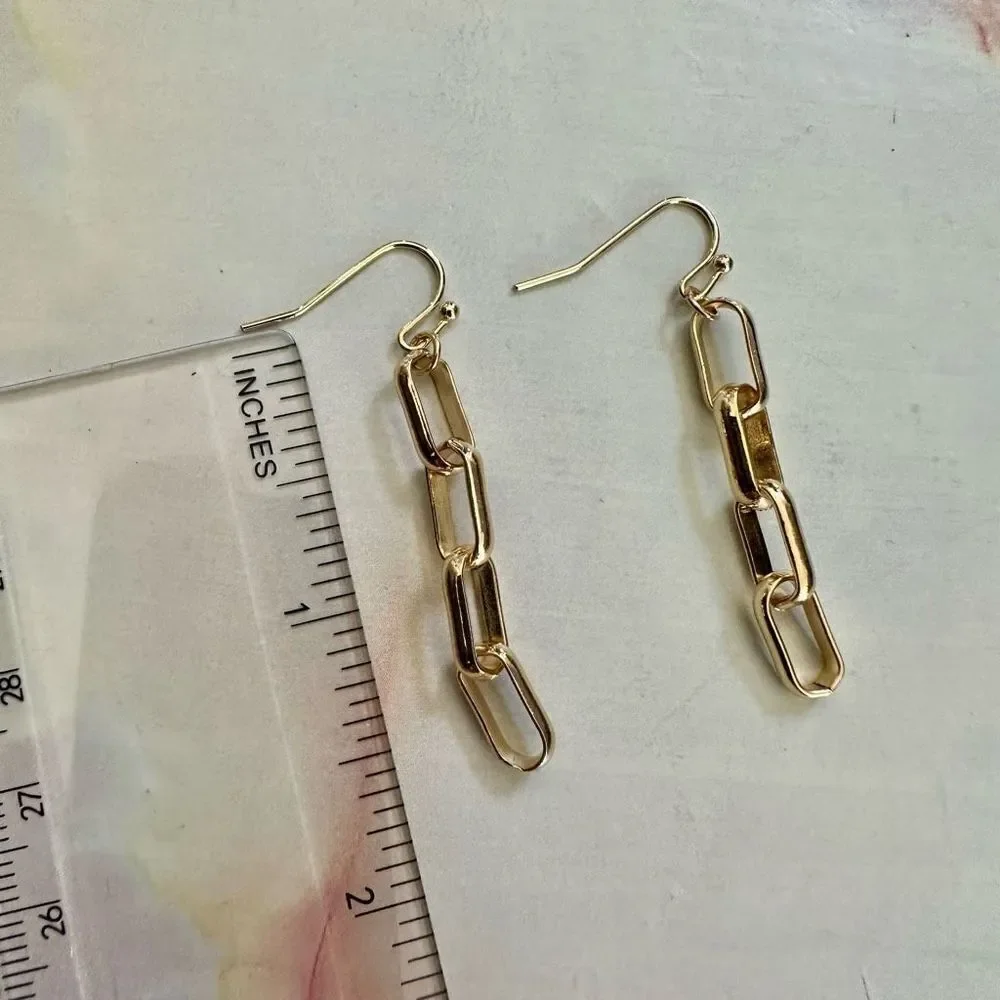 Gold tone chain link earrings gold tone