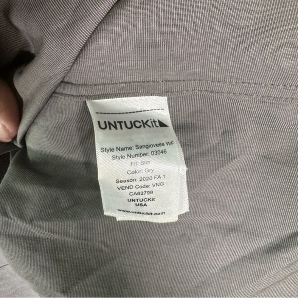 UNTUCKit inches 25