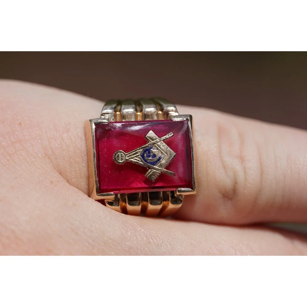 Men's Vintage 10k Solid Yellow Gold Man‎ Made Ruby Masonic Ring - Size 7 7.49g