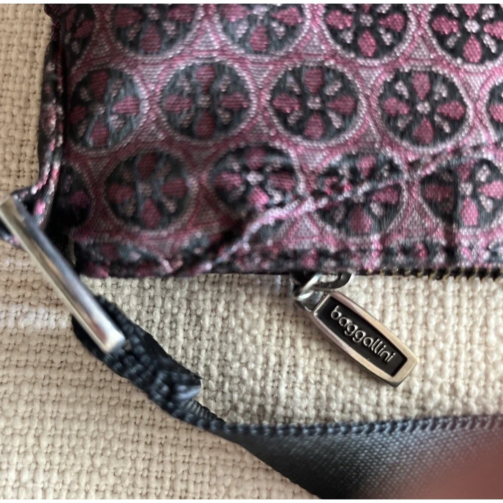Baggallini Crossbody Travel Bag‎ Red Black Daisy Jacquard Collection