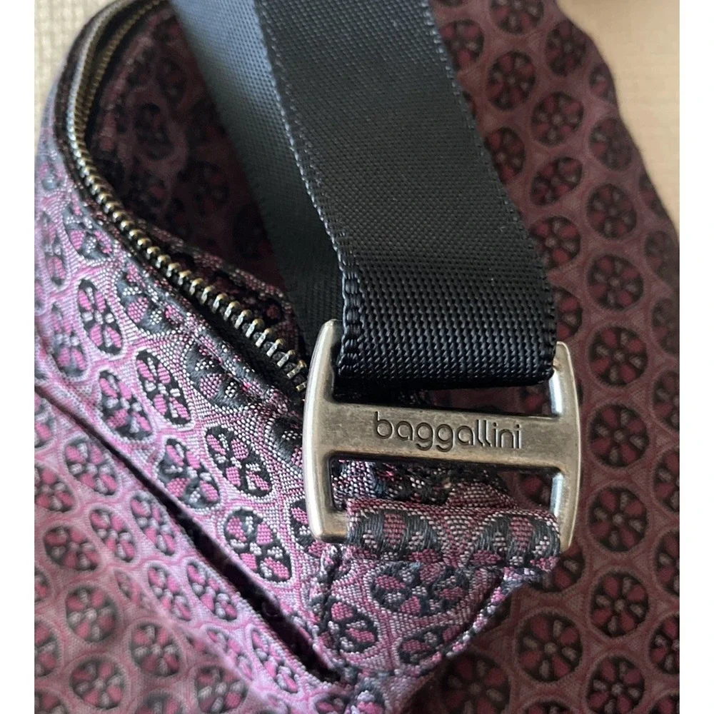 Baggallini Crossbody Travel Bag‎ Red Black Daisy Jacquard Collection