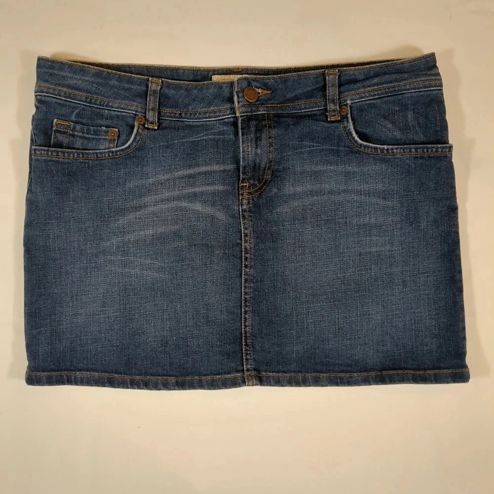 Zara women Denim skirt short , size 10