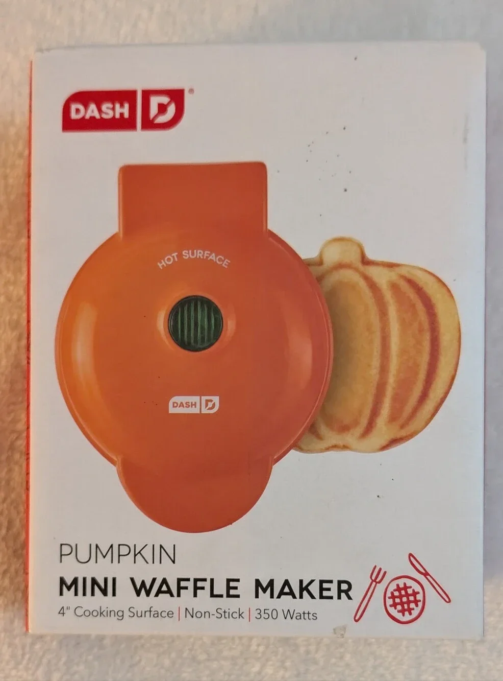 DASH Pumpkin Mini Waffle Maker Orange 4