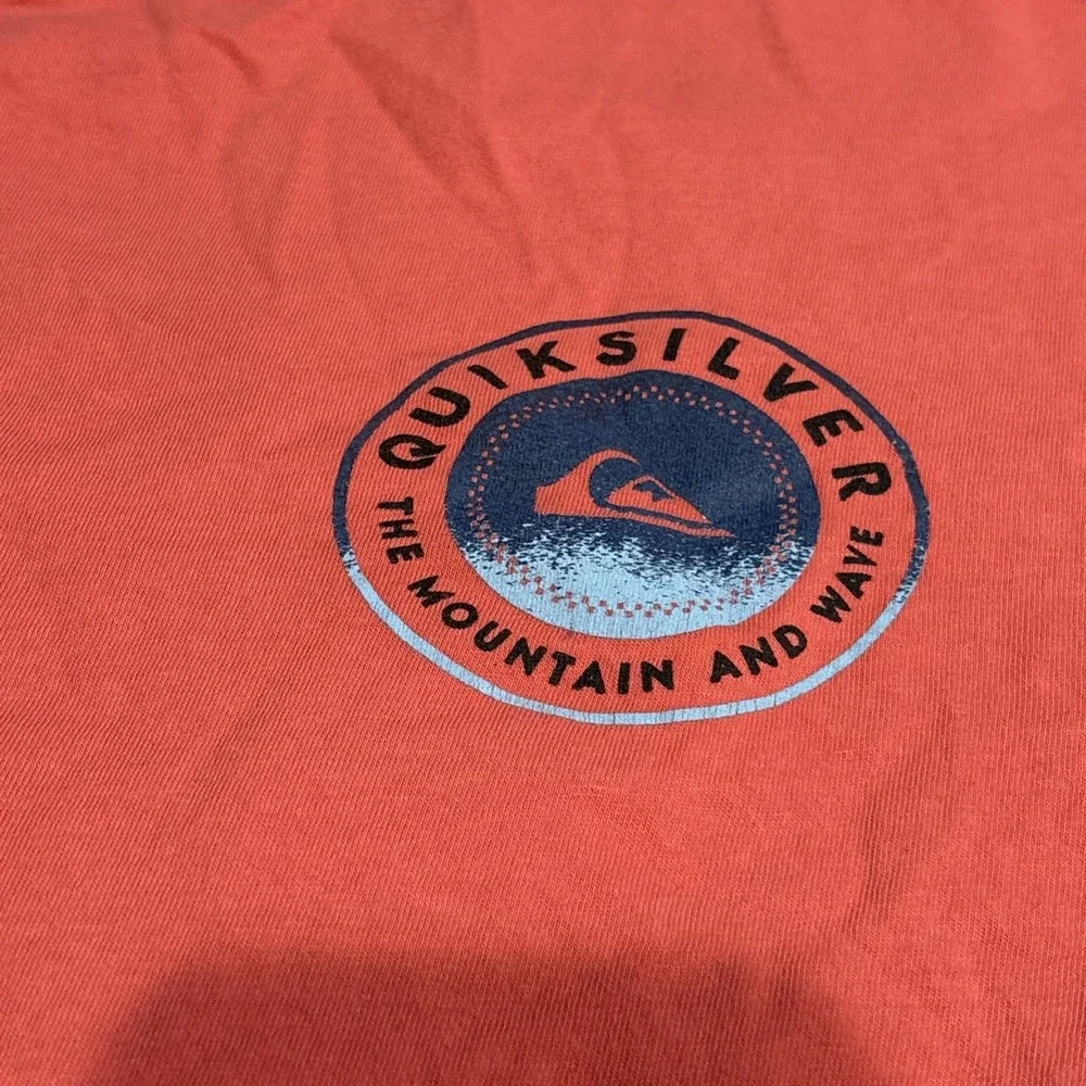 QUIKSILVER THE MOUNTAIN AND WAVE Salmon‎ Large