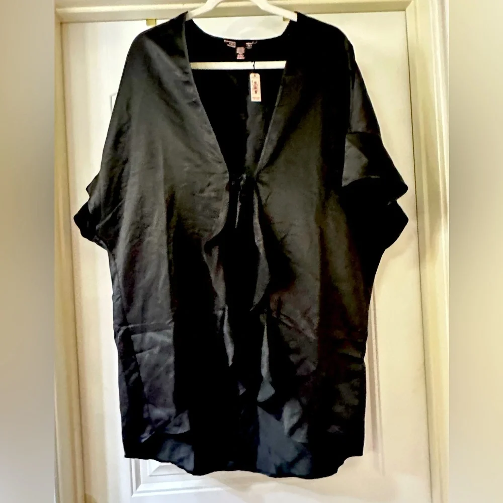 NWT! Victoria’s Secret Black Satin Robe SZ OS