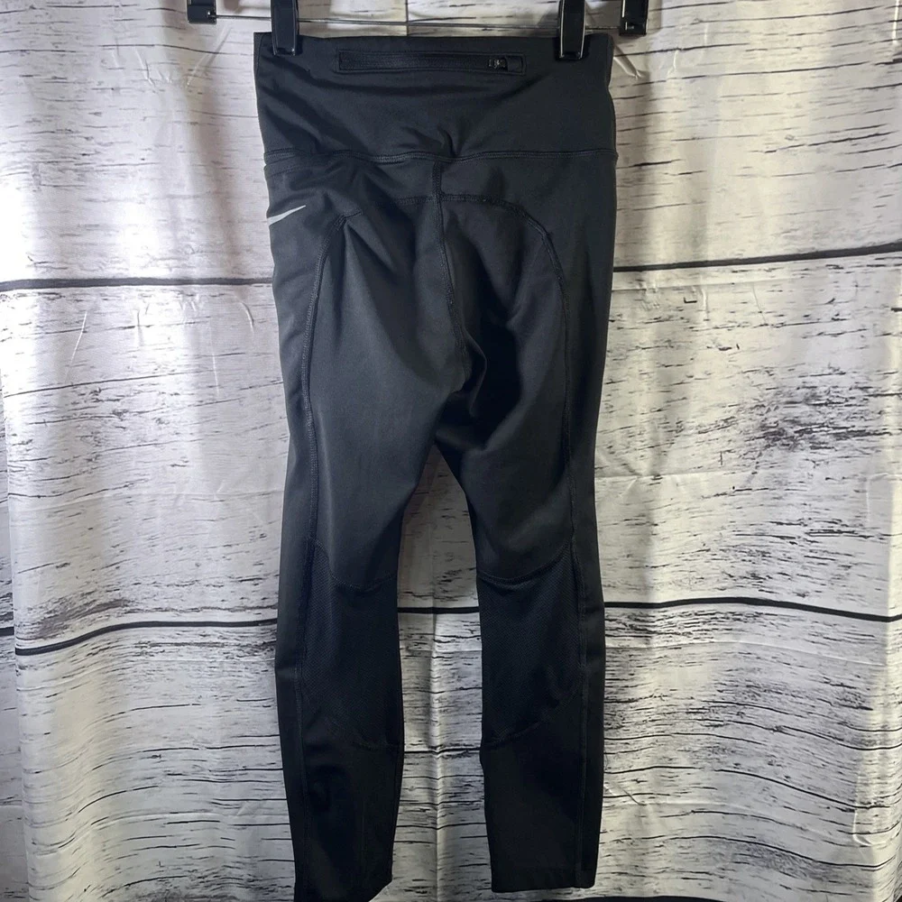 Nike crop offer pockets