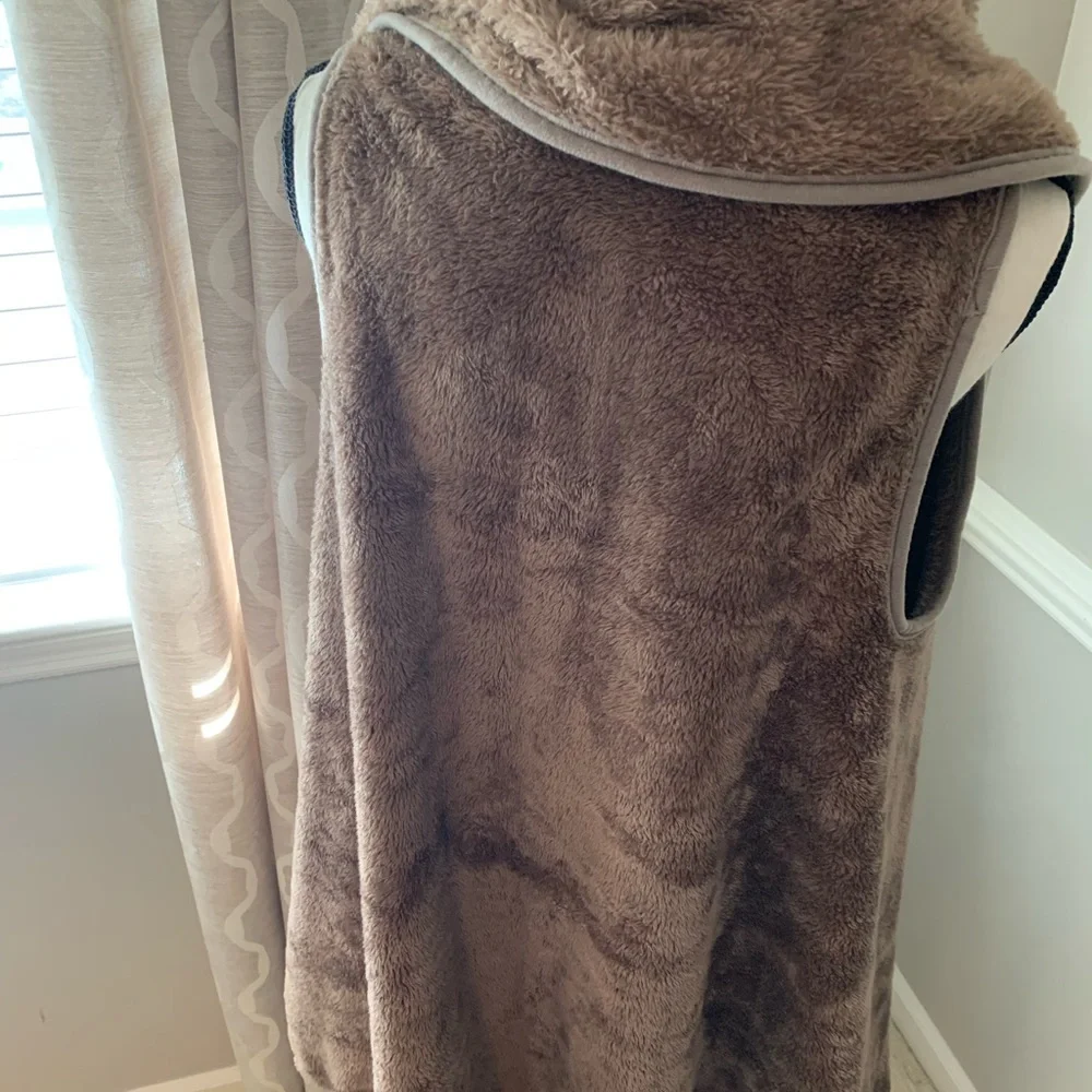 Brown Oversized Furry Vest, One Size Fits‎ All NWOT