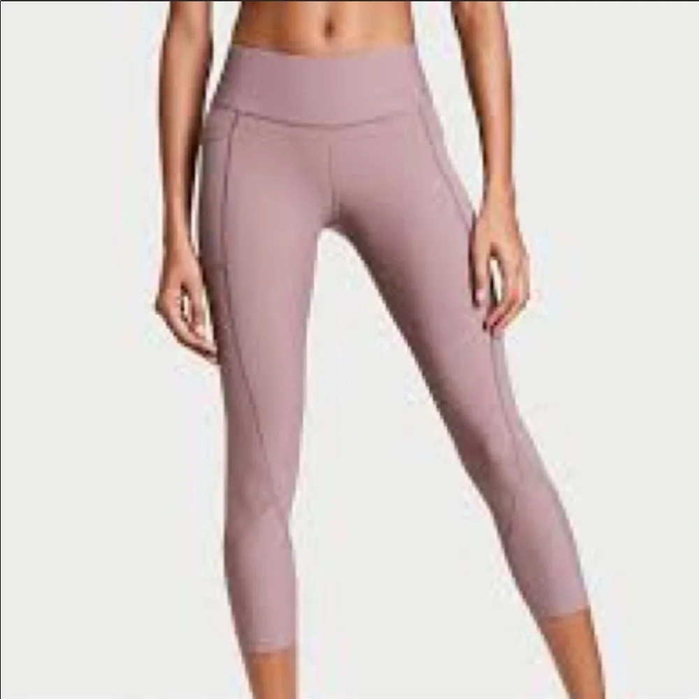 NWT Victoria’s Secret: Extra Small Lavender Double Pocket Workout Leggings