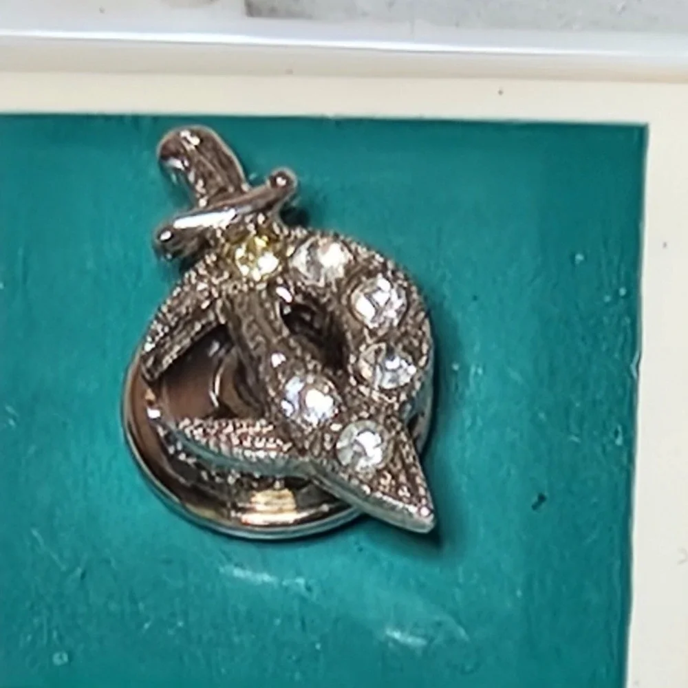 Crescent silver features