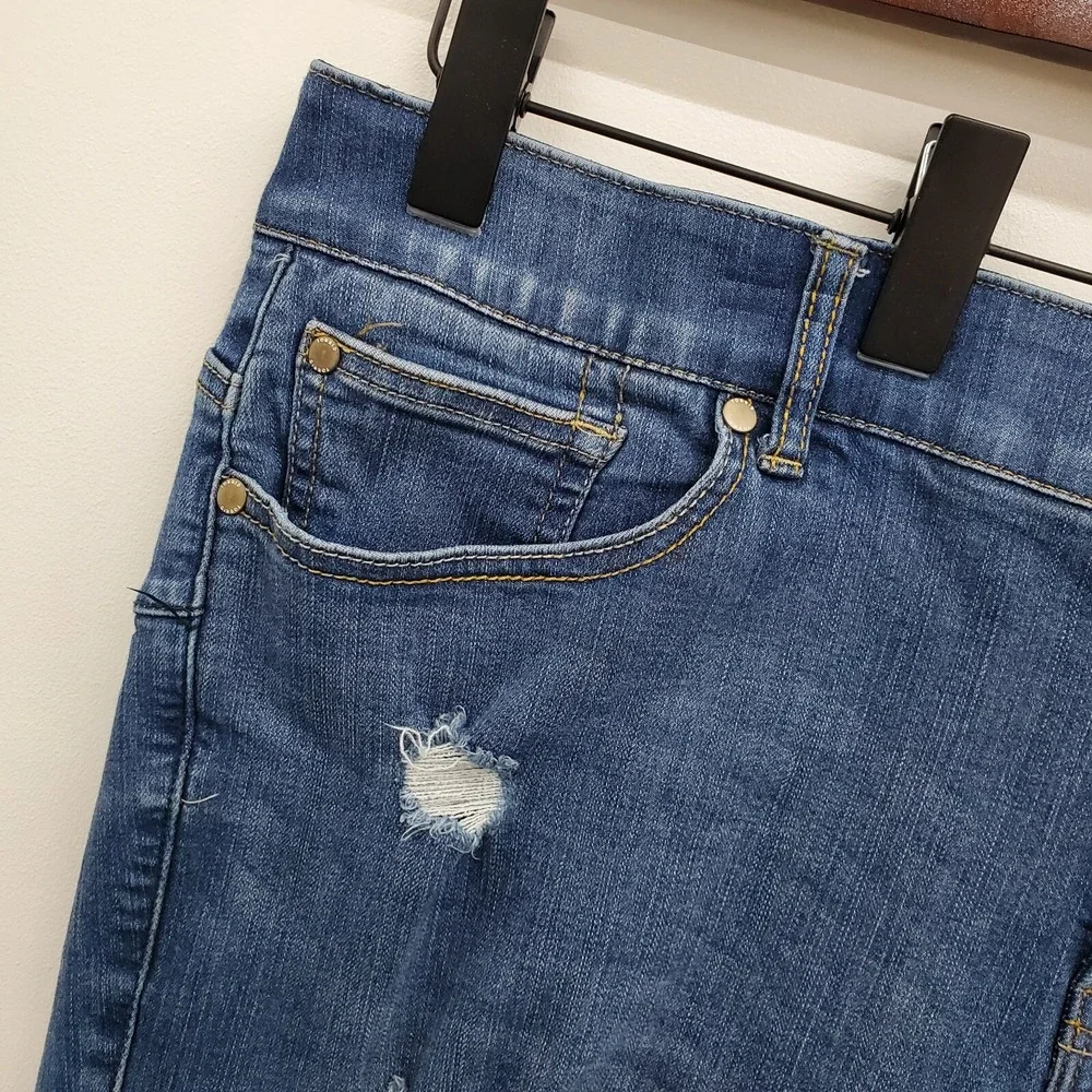 Torrid Womens 24T Distressed Bombshell Skinny Jeans Blue Premium Stretch Denim‎