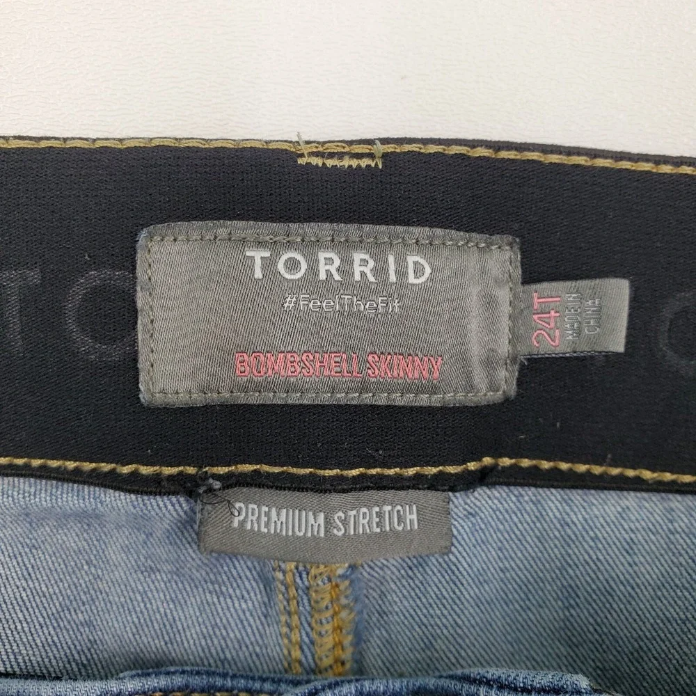 Torrid Womens 24T Distressed Bombshell Skinny Jeans Blue Premium Stretch Denim‎