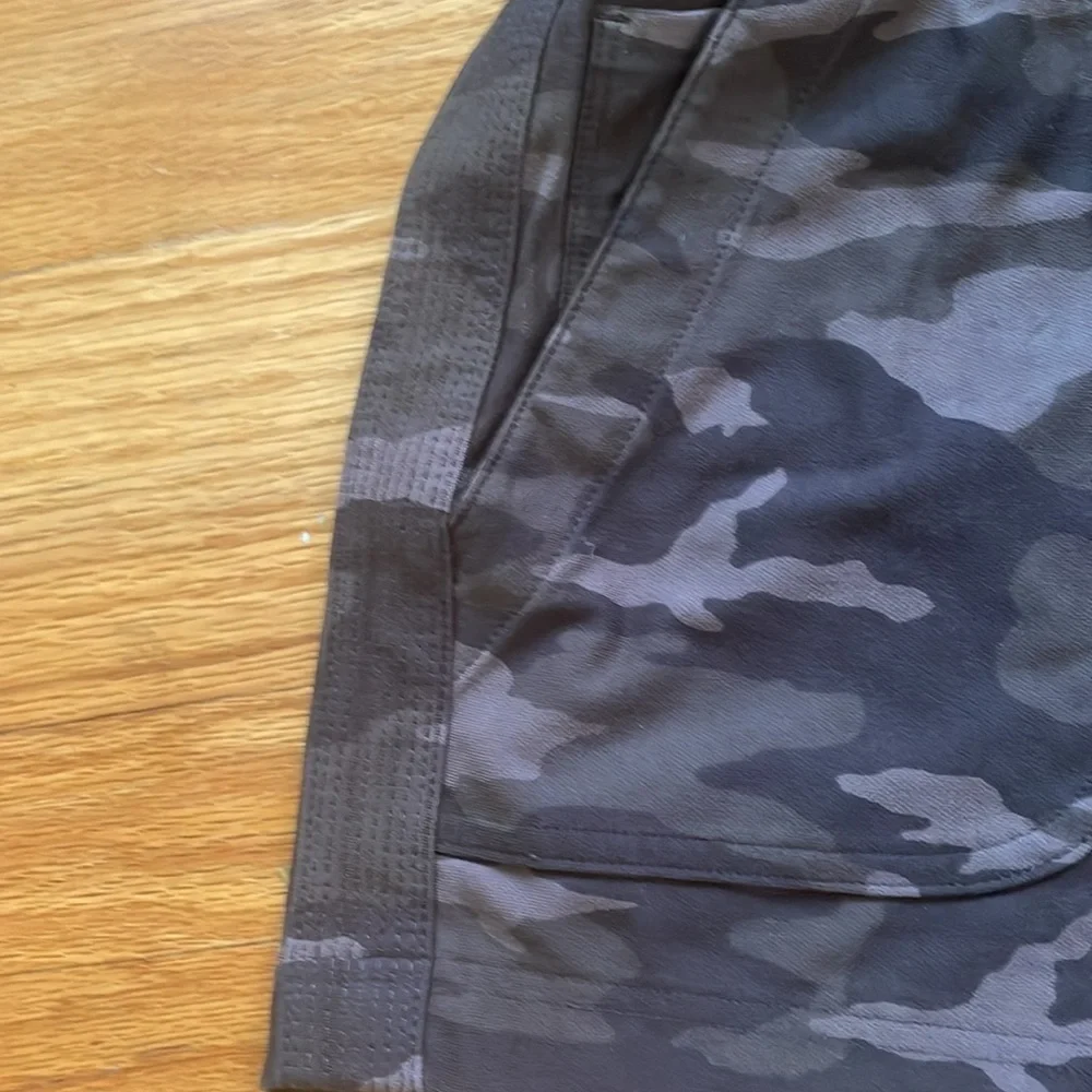 ATHLETA CAMO ELASTIC WAIST STRETCHY FARALLON SHORTS‎ SIZE 6 NWT C4