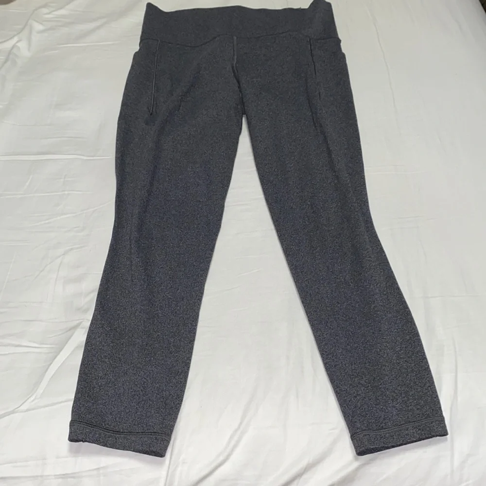 Athleta Salutation‎ 7/8 tights in grey