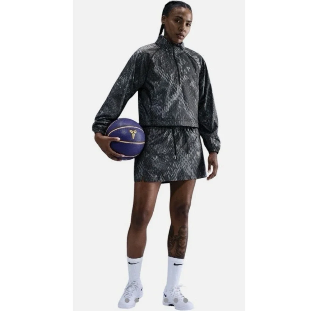 Nike Kobe  Lightweight Woven Jacket Reflective Women's small IB2718-010