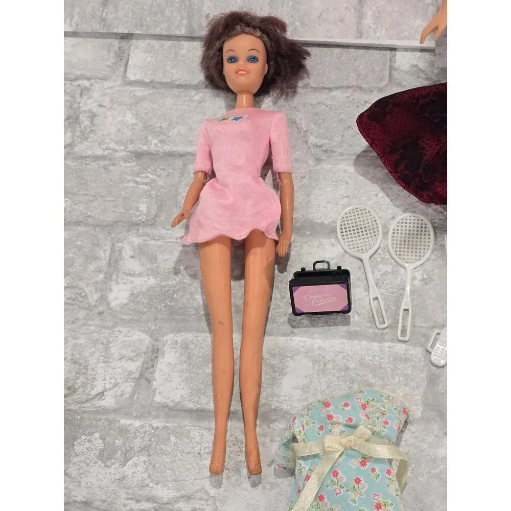 2000 Mattel Barbie pink plastic carrying case doll storage trunk, 2 Barbies 3 TO