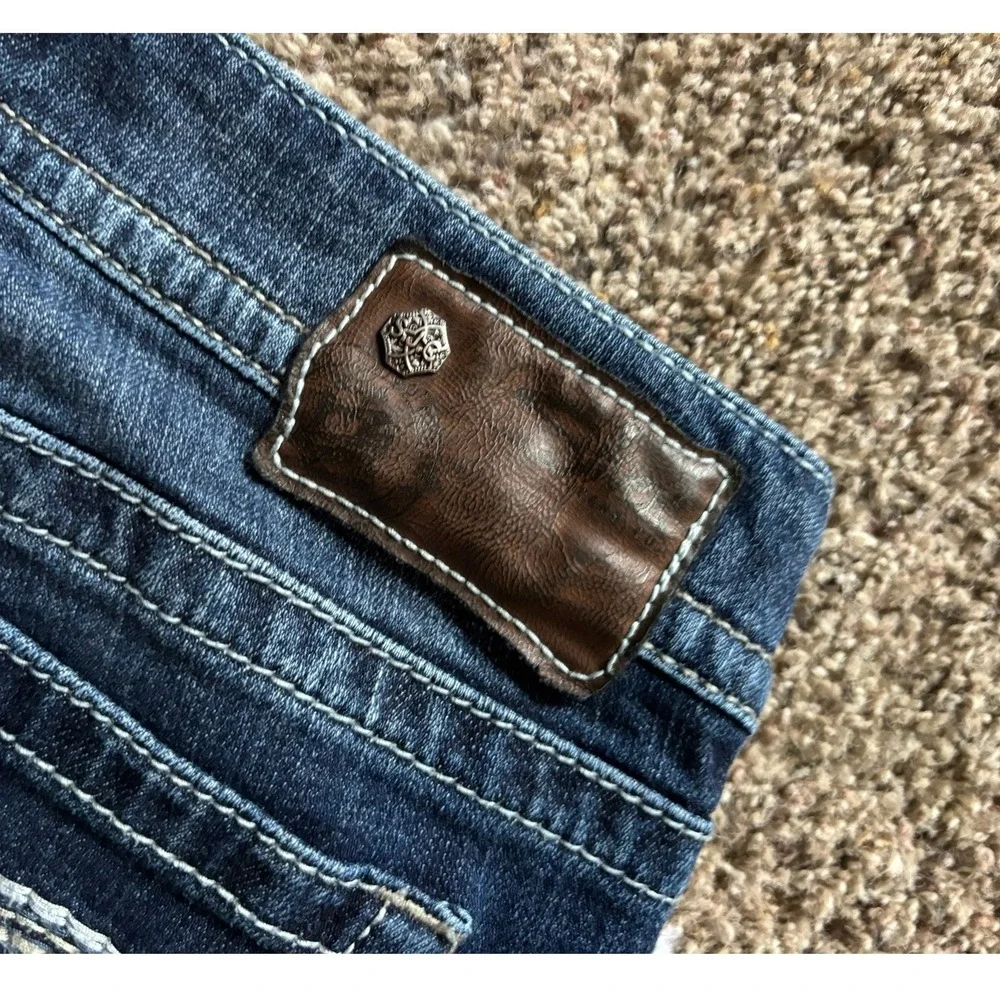 Silver Jeans timeless scroll