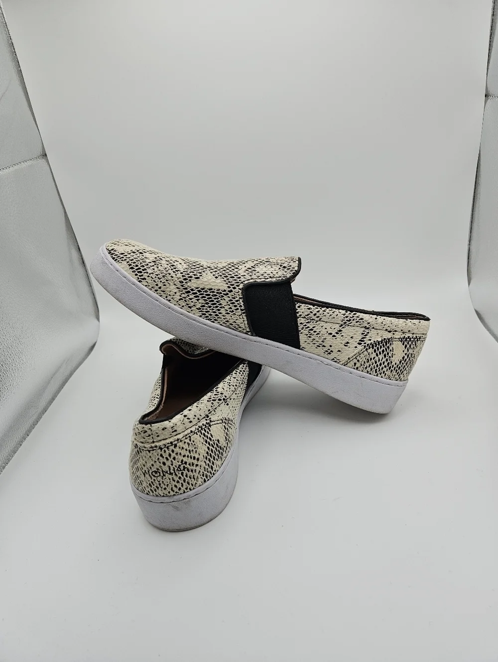 Vionic Demetra slip on sneakers cream and black snake print size 10