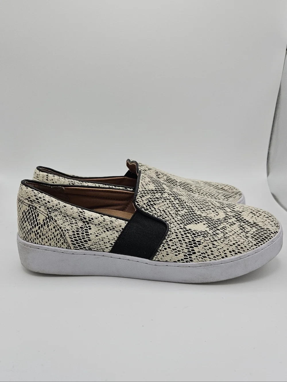 Vionic Demetra slip on sneakers cream and black snake print size 10