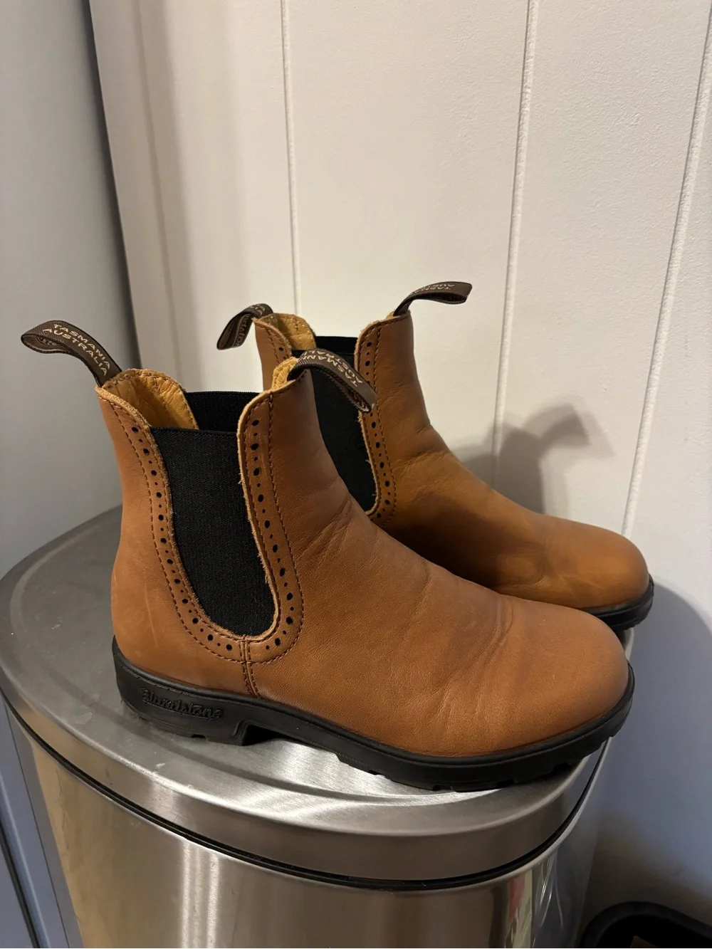Blundstone Water Resistant Leather Brogued Chelsea Boots with Box