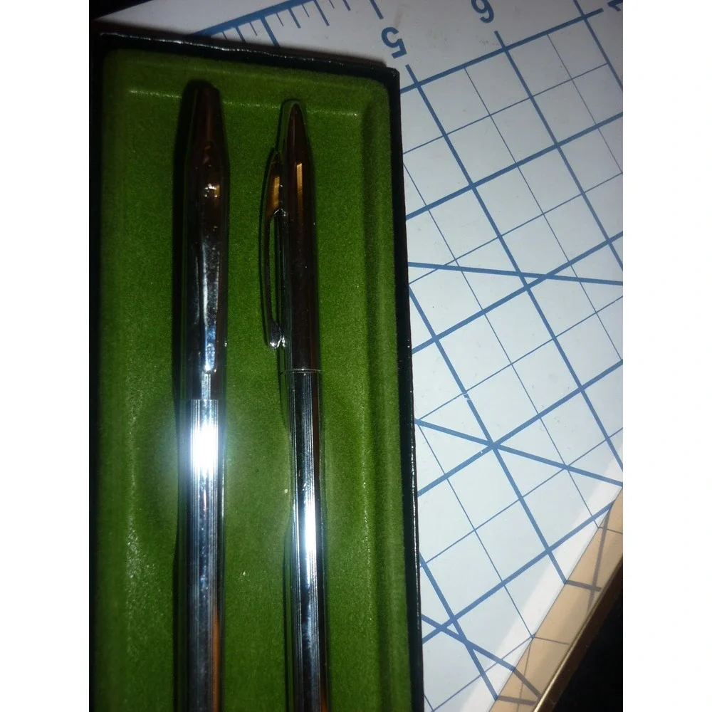 Vintage Quill Silver Chrome Ribbed Pen and Mechanical Pencil Set with‎ Box