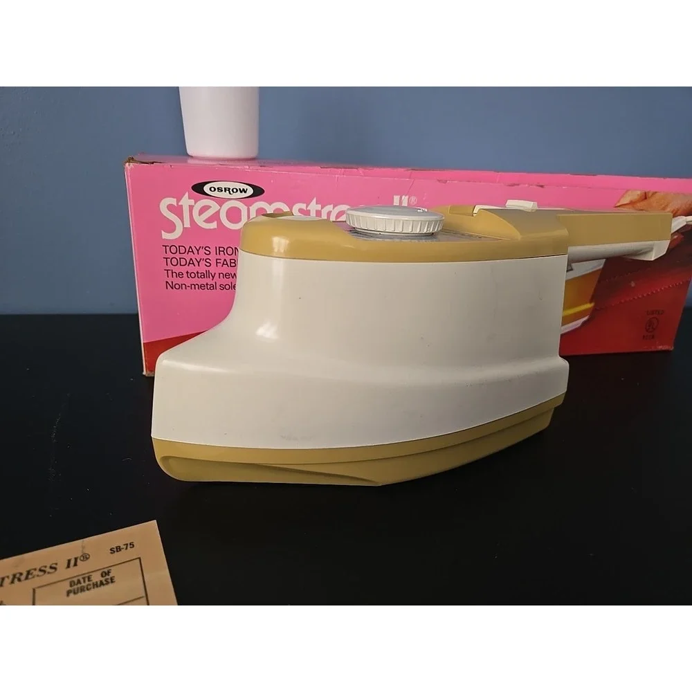 Vintage Oscrow Steamstress II 2‎ Lightweight Travel Steam Iron Made In The USA