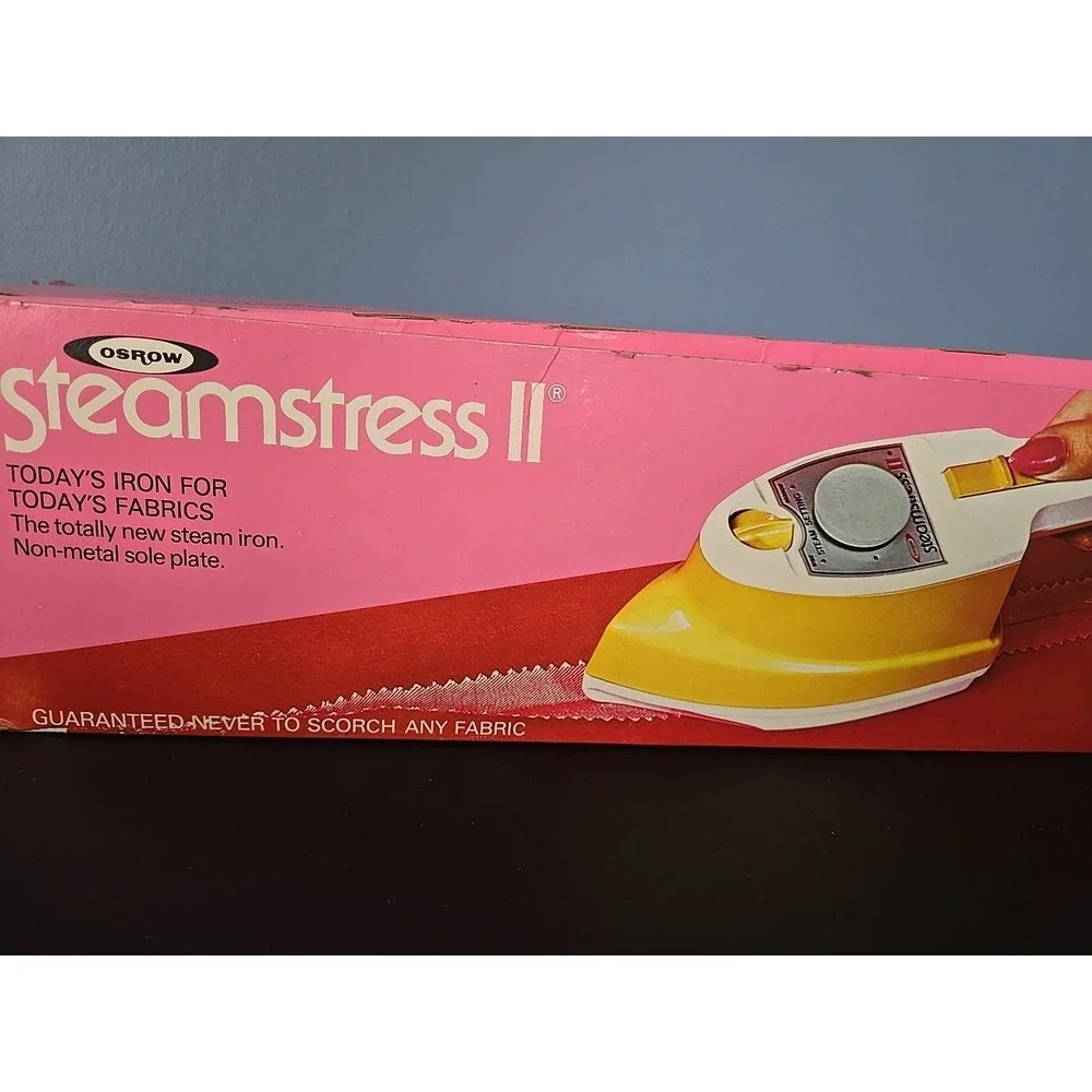 Vintage Oscrow Steamstress II 2‎ Lightweight Travel Steam Iron Made In The USA