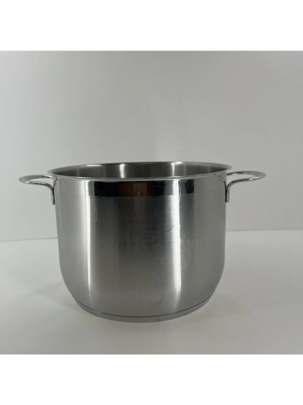 Chantal SL33-240 Stainless Steel Stockpot 8 Qt Two Handle Cooking Pot No Lid