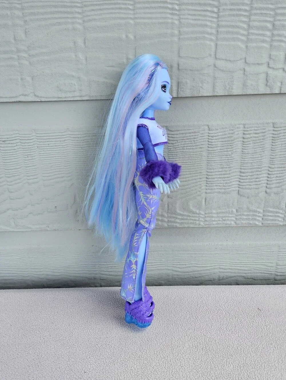 Monster High Abbey Bominable Yeti Fashion Doll Winter Snowflake 2023 Purple
