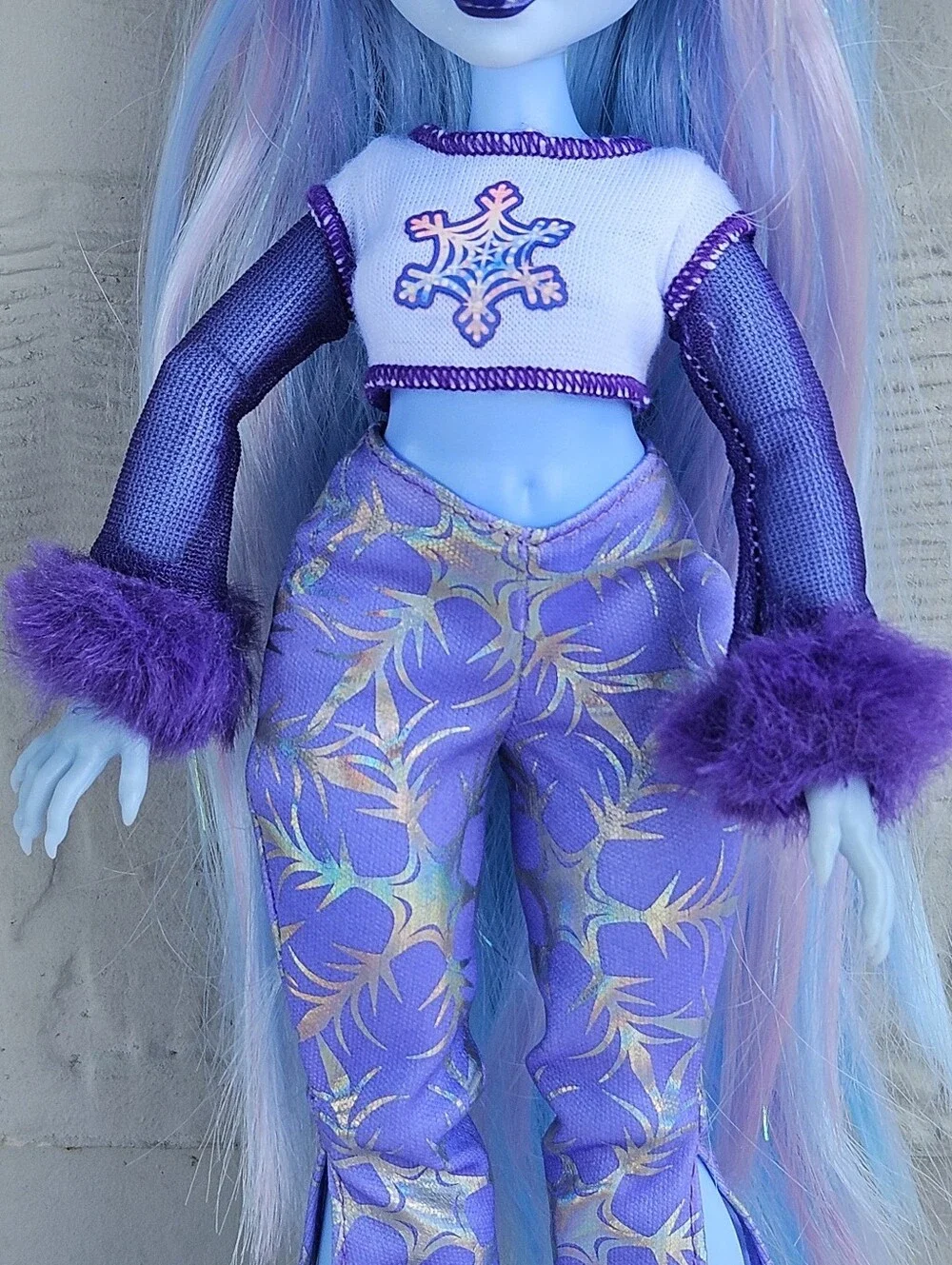Monster High Abbey Bominable Yeti Fashion Doll Winter Snowflake 2023 Purple