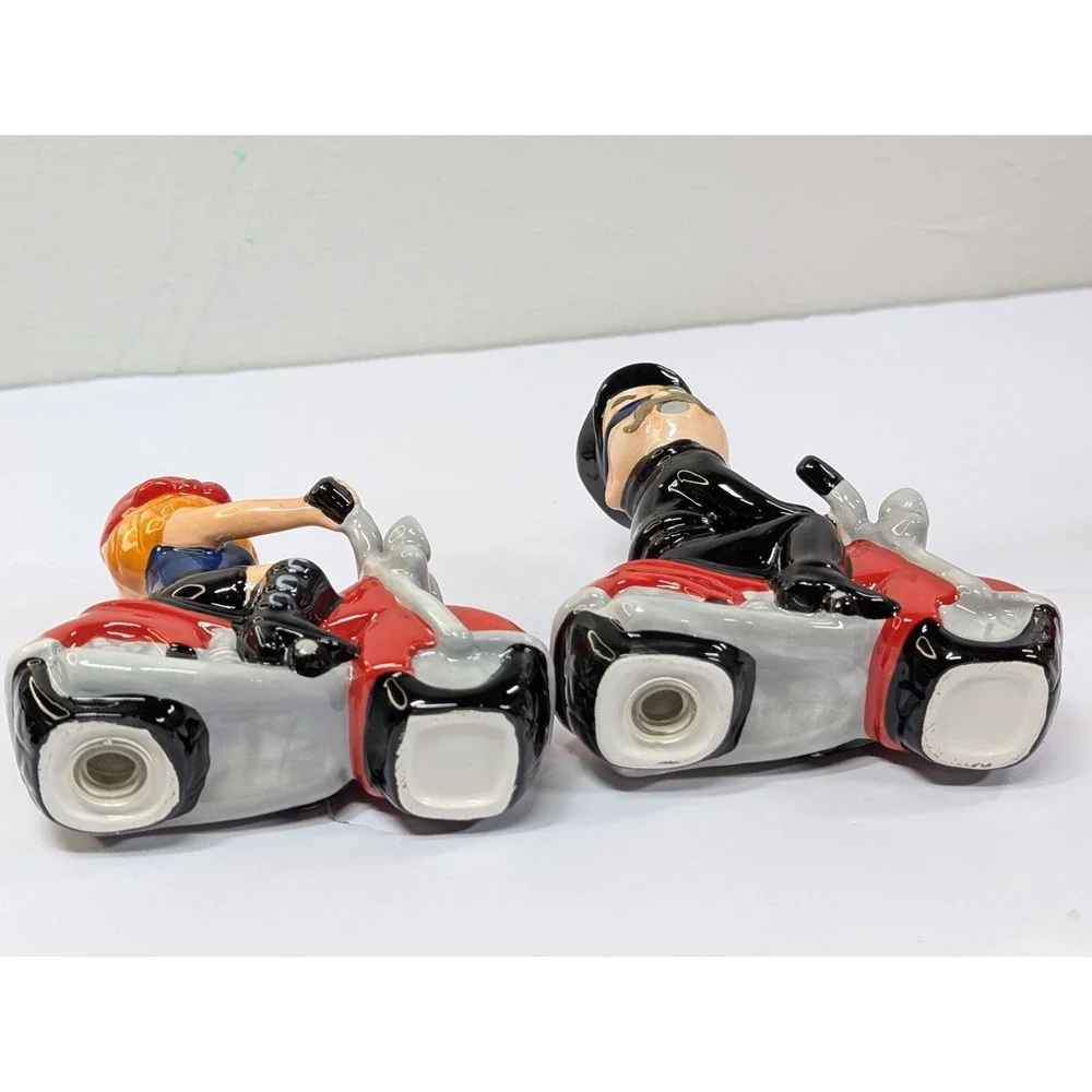 BIKER COUPLE MOTORCYCLE KISSING‎ MAGNETIC SALT & PEPPER SHAKER SET WESTLAND